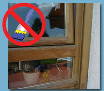 Farbe an Fenster blättert ab, Farbe löst sich