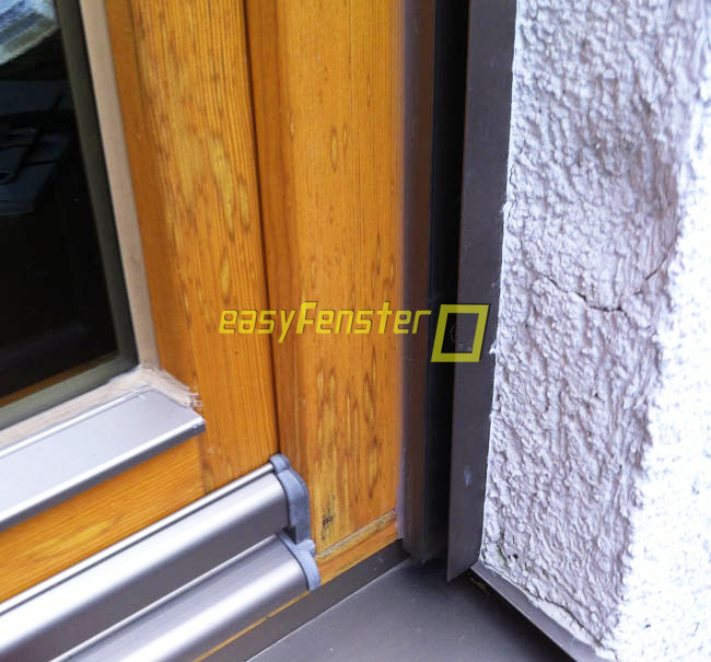 Holzschäden am Fenster Risse und Fäulniss am Holzfenster