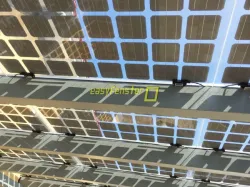 Glasadach-mit-Solarzellen-von-unten
