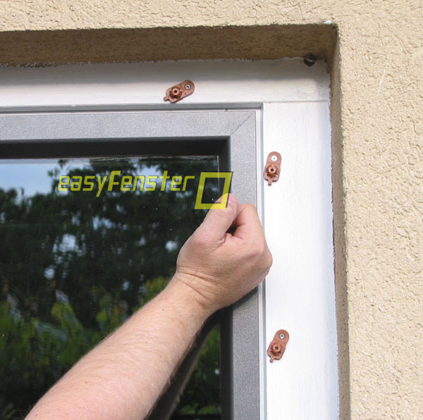 Montagebilder einer Aluverkleidung Fensterblende zum